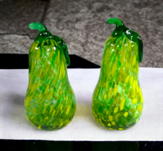 Pair Glass Pears Set Of 2 Hand Blown Mottled Green Yellow Art Glass Frui... - $56.09