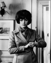 The Avengers Featuring Linda Thorson 16x20 Poster in coat and scarf - £15.72 GBP