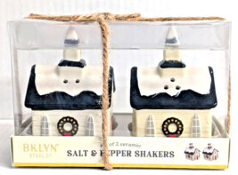 Christmas Church Salt &amp; Pepper Shakers Ceramic Snowy Winter Holiday Gift... - €16,40 EUR