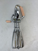 Vintage MAYNARD Retro Pink Handles Egg Beater Hand Mixer Used Condition - £15.81 GBP