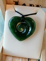 Natural Nz designs Jade heart shape pendant / long necklace 33 mm - £74.72 GBP