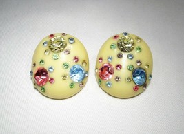 Vintage Fruit &amp; Milk Glass Beaded Clip Earrings C2815 - £26.99 GBP