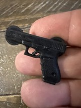 Black Hand Pistol Gun Small Pin - $551.37 MXN