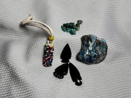 Trinket Lot Of Mountain Turquoise Stone &amp; Pieces Beaded Tassel Carved Arrowheads - £32.13 GBP