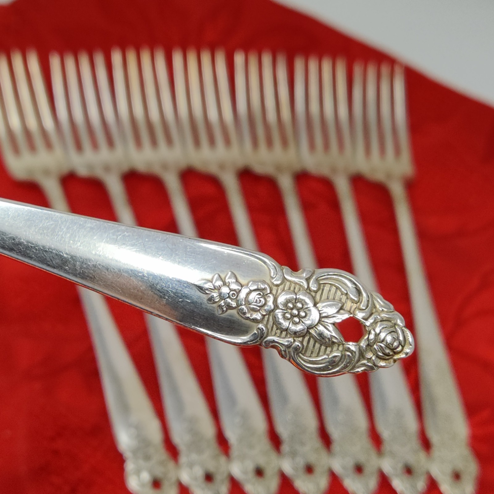 8X Oneida DISTINCTION Set Of 8 Dinner Forks 7 1/2&quot; Prestige Plate 1951 V... - $24.98