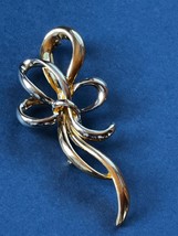 Estate Large Goldtone &amp; SIlvertone Swirly Ribbon Bow Brooch Pin – 3.25 x 1 and 3 - £10.46 GBP