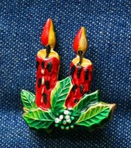 Festive Enamel Christmas Candles &amp; Holly Gold-tone Brooch 1960s vintage 1 1/4&quot; - £9.67 GBP