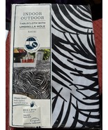 Umbrella Tablecloth 60 x 84 Oblong Zipper Kauai Black White Tropical Fabric - $35.08 CAD