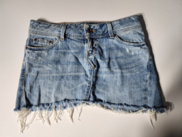AMERICAN EAGLE-Woman&#39;s Artist-Size 2-Denim Shorts-Distressed-Excellent - $19.38 CAD