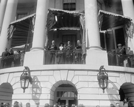 President Calvin Coolidge reviews US Marines from White House Photo Print - £6.93 GBP+