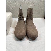 St. John&#39;s Bay Women&#39;s Kinley Flat Heel Taupe Brown Ankle Boots Size 9M NWT - $32.95