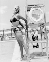 Jayne Mansfield poses at Dunes Hotel pool in Las Vegas in her bikini 8x10 photo - £7.48 GBP