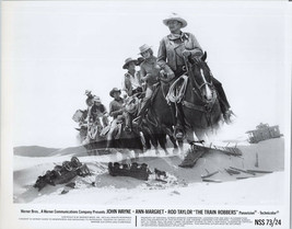 The Train Robbers original 1973 8x10 photo John Wayne Ann-Margret on horses - £19.81 GBP