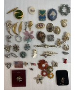 VINTAGE BROOCH PIN JEWELRY LOT 45 Pc Cameo Flag Starburst Turquoise Flowers - £55.87 GBP