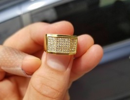 Uomo 14K Placcato Oro Giallo 1.5Ct Diamanti Finti Fascia Anello di Fidanzamento - £91.88 GBP