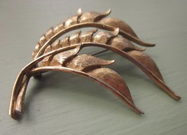TORINO Plume Fronds Leaves Feather Metal Pin Brooch Gold Tone Vintage 2 ¼&quot; Long - £4.55 GBP