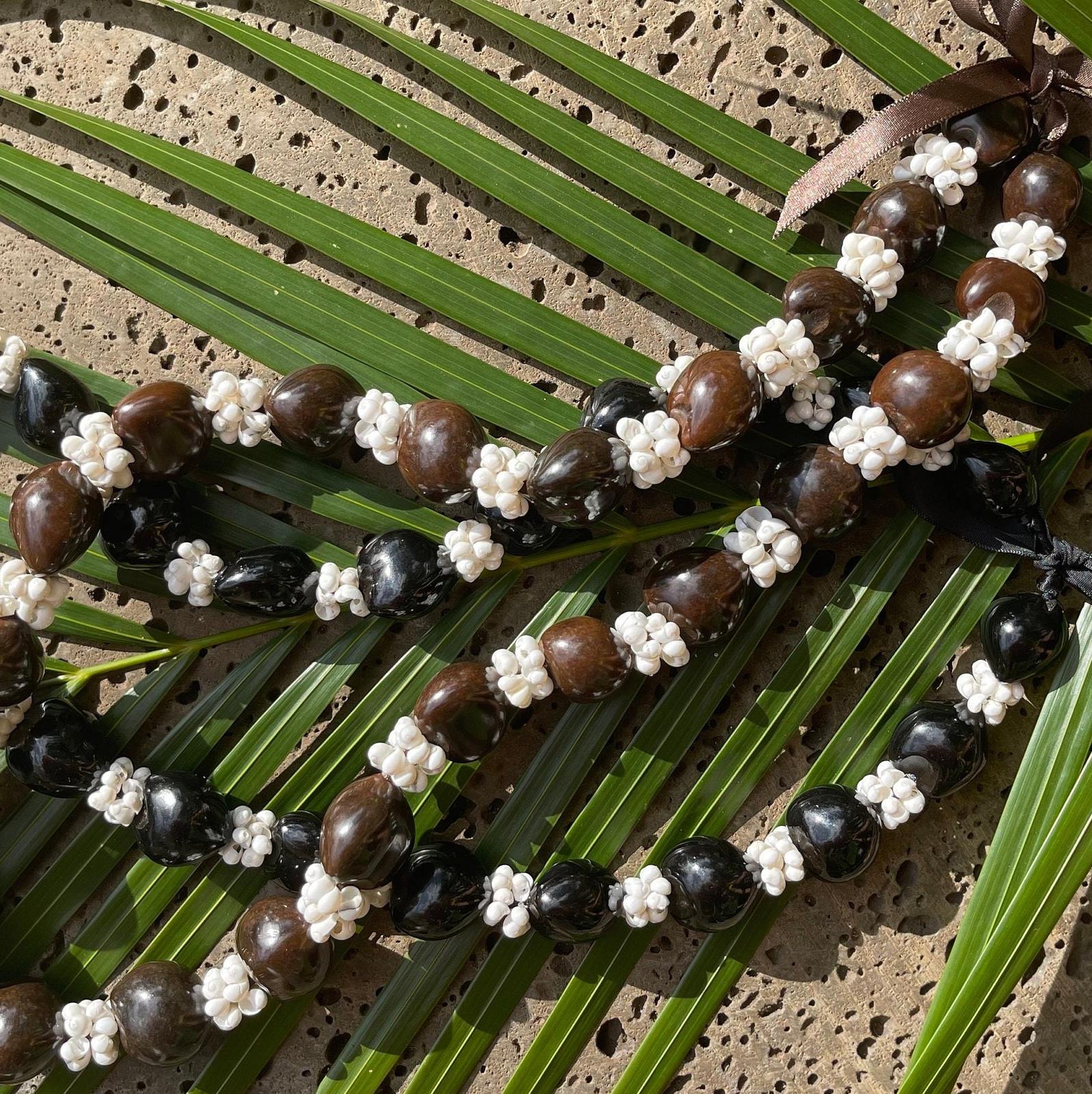 Primary image for da Hawaiian Store Lei Necklace of Kukui Nuts and Mongo Shell (Choose Color