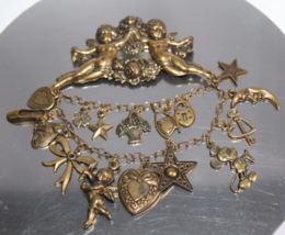 Vintage Brass Punti Angel Pin Brooch 16 Chained Hanging Misc Charms - $1,332.57 MXN
