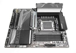 GIGABYTE X670 AORUS ELITE AX (Socket AM5) Wi-Fi 6E AMD DDR5 Motherboard ISSUE image 2