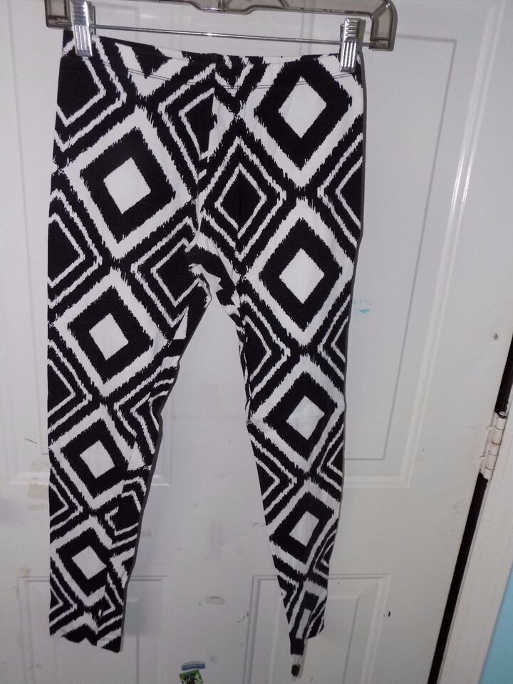 CHARLOTTE RUSSE BLACK/WHITE PRINT LEGGINGS SIZE L WOMEN&#39;S EUC - $19.32