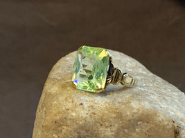 14K Yellow Gold Vtg Ring 4.94g Fine Jewelry Size 4.25 Band Green Stone Prong - £319.70 GBP