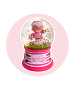 Strawberry Shortcake Snow Globe: Raspberry Tart, 4 in. - $370.93 MXN
