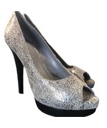 BCBGeneration gray crackle look Fabric Platform heels Women’s Size 7.5 BCBG - $424.96 MXN
