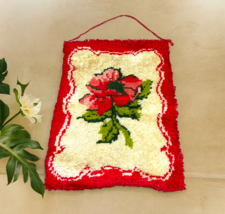 Vintage Vogart Hooked Rose Hanging Rug Flower Wall Art 20x27 Kitsch Cottage Core - £51.09 GBP