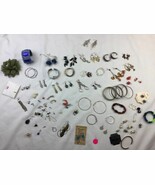 Vintage Junk Estate Jewelry Craft/Repair And Wear Lot - $32.20 CAD