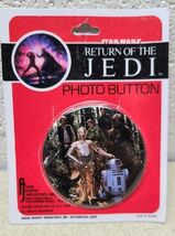 Vtg. 1983 Star Wars Return of The Jedi Photo Button Pin Endor Rebels Group  - $9.89