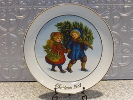 Avon Sharing the Christmas Spirit First Edition 1981 Collector Plate - $13.51