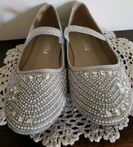 Lucita Brand ~ Girls&#39; Size 4 ~ Silver Jeweled ~ Slip on ~ Flat Shoes ~ KD-51KM - £17.99 GBP