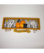 Halloween Decor Wood Chicken Wire &quot;Treats Here&quot; Sign Ghosts Pumpkins - $553.61 MXN
