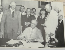 Franklin Roosevelt Signing Social Security Act into Law Photo Print 7.25&quot; x 10&quot; - £3.96 GBP