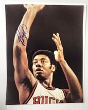Oscar Robertson Signed Autographed Glossy 8x10 Photo Milwaukee Bucks - L... - £47.96 GBP
