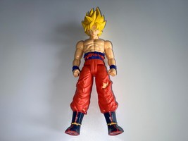 Bandai Dragon Ball Z Stars Super Saiyan Goku Figure 12&quot; Anime Battle Damage - £21.35 GBP