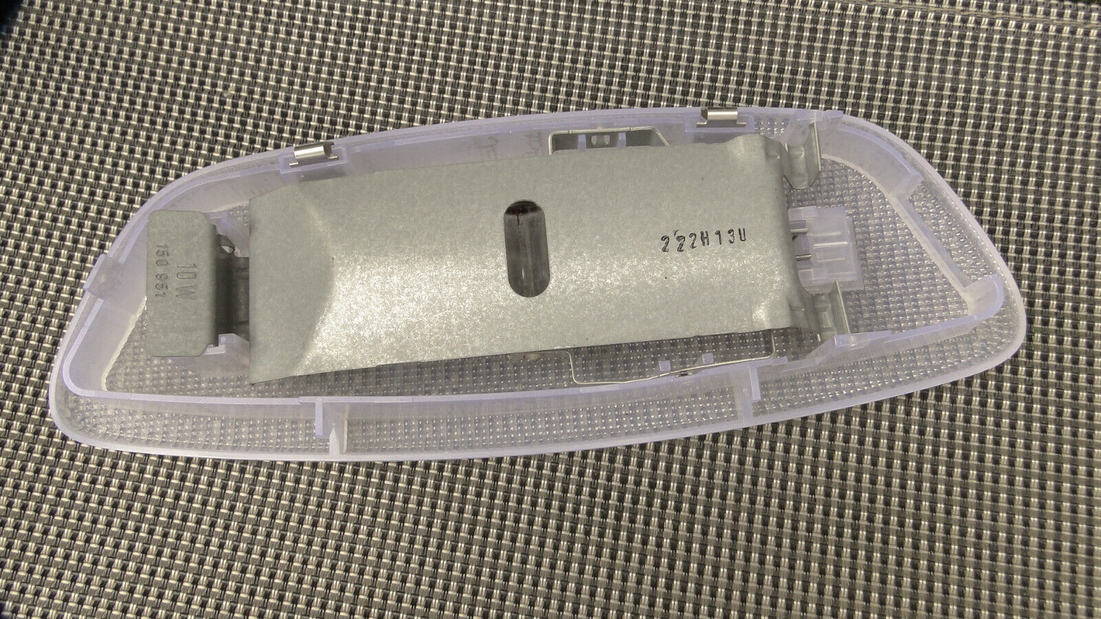 OEM 2002 MERCEDES BENZ C180 W203 Saloon Rear Dome Light - $19.58