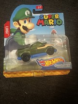 2017 Hot Wheels Character Cars Super Mario Luigi 2/7 - $132.08 MXN