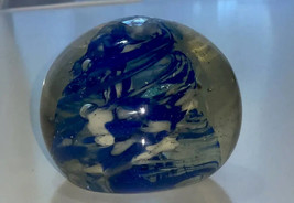 Handblown Art Glass Paperweight Clear w/ Blue &amp; White Swirls, Bubbles, 2.5” - £8.32 GBP