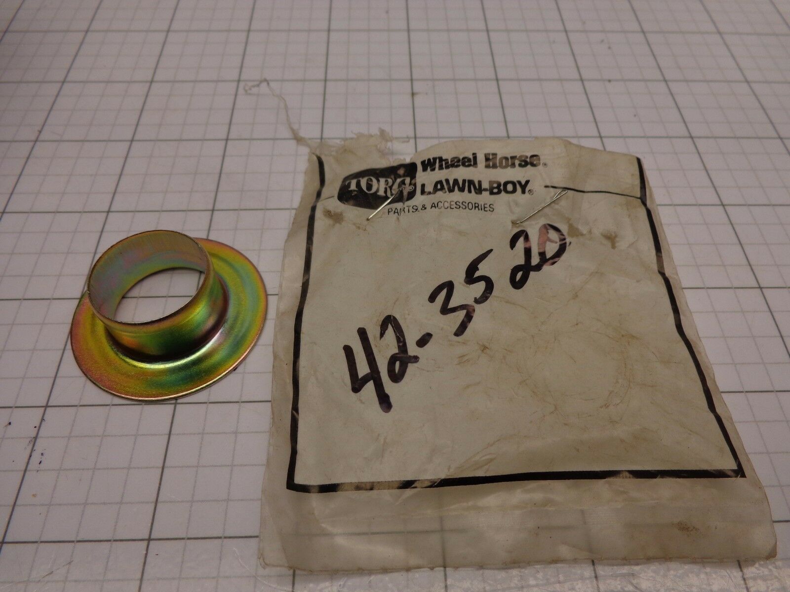 Toro Lawn Boy OEM NOS 42-3520 End Cap Many Recycler Super II  21&quot; - $13.53