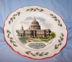 1983 St. Paul's Cathedral Wedgwood Christmas Plate-4th in Series-8 inches across - $13.55