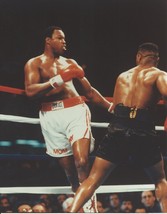 Larry Holmes Vs Mike Tyson 8X10 Photo Boxing Picture - £3.94 GBP