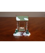 Christmas Village Figurine Snow Covered Swing Bench 4&quot; Pine Trees O&#39;Well... - €10,45 EUR