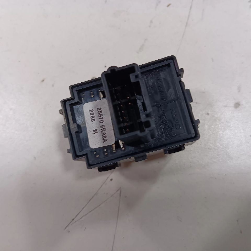 Driver Left Front Door Mirror Switch Fits 18-23 Nissan Kicks  Item image 2