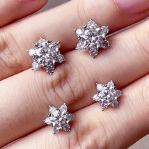 Flower Design Moissanite Studs Earrings For Women 0.5-1.0 Carat Diamond Earrings - £74.08 GBP