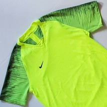Nike Vaporknit II Size L Soccer Jersey Volt AQ2674-702 - £47.94 GBP