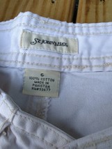 St. John&#39;s Bay Chino Shorts Off White Color 4 Pockets Size 6 - £9.48 GBP