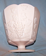 Shell Pink Napco Footed, Grape-Decorated Vase-Jeannette Glass - $374.40 MXN