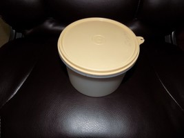 Tupperware  263-20 Vintage Canister Lid  238-25 Yellow EUC - £14.35 GBP