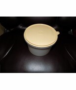 Tupperware  263-20 Vintage Canister Lid  238-25 Yellow EUC - $435.35 MXN